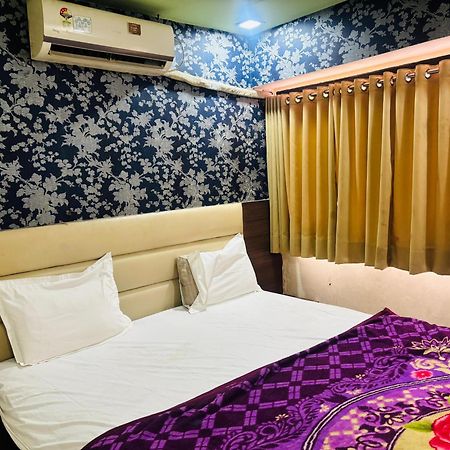 Hotel Greenwood Amhedabad Dış mekan fotoğraf