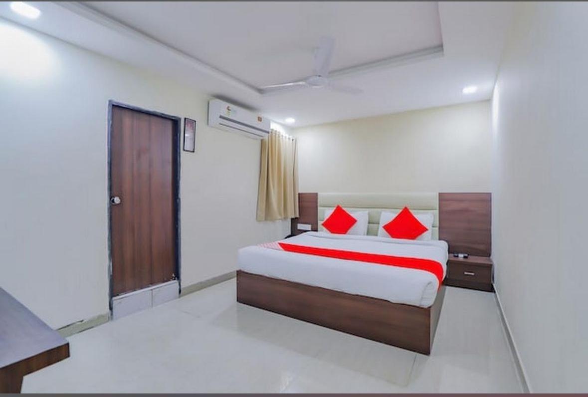 Hotel Greenwood Amhedabad Dış mekan fotoğraf