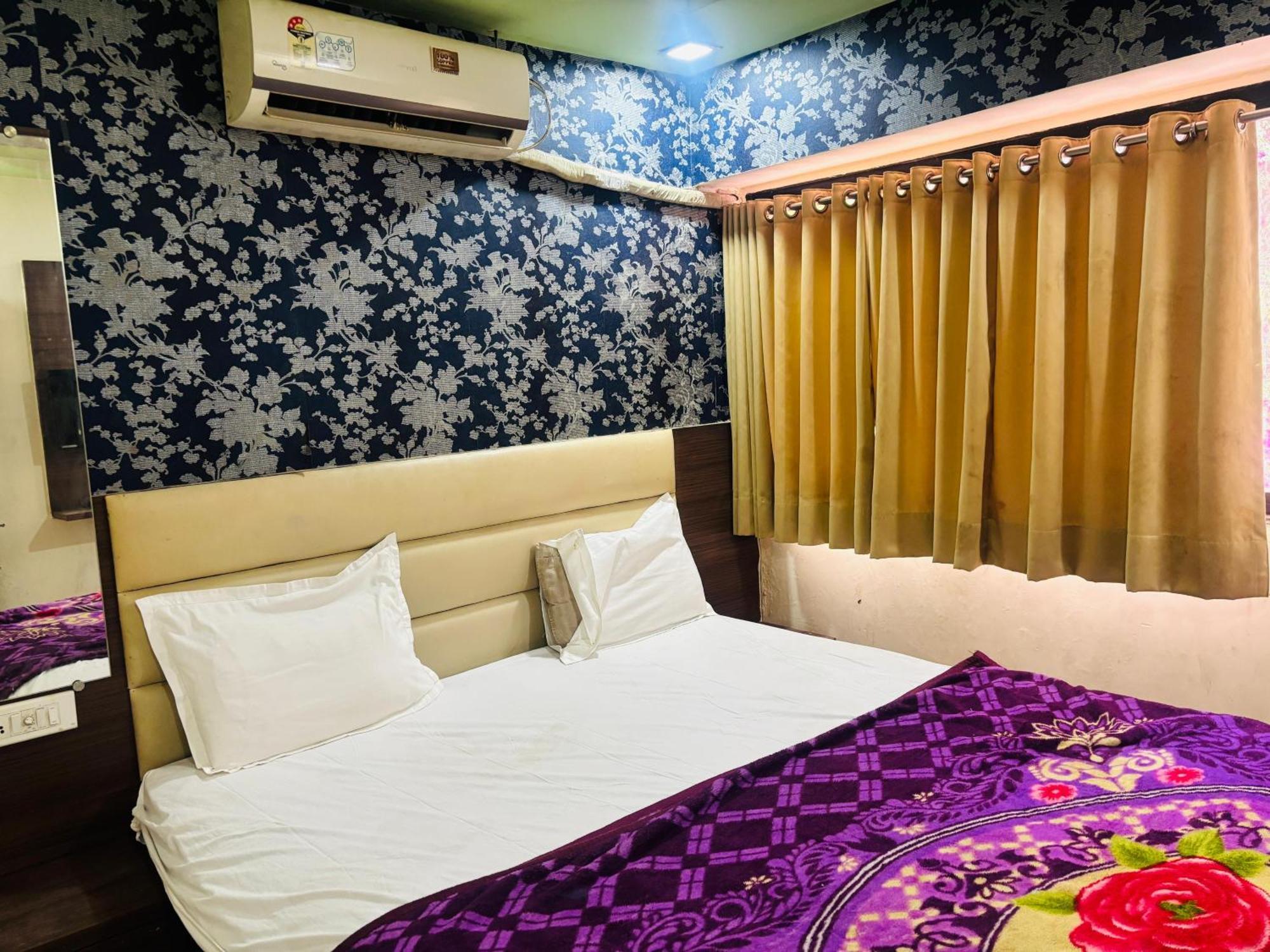 Hotel Greenwood Amhedabad Dış mekan fotoğraf