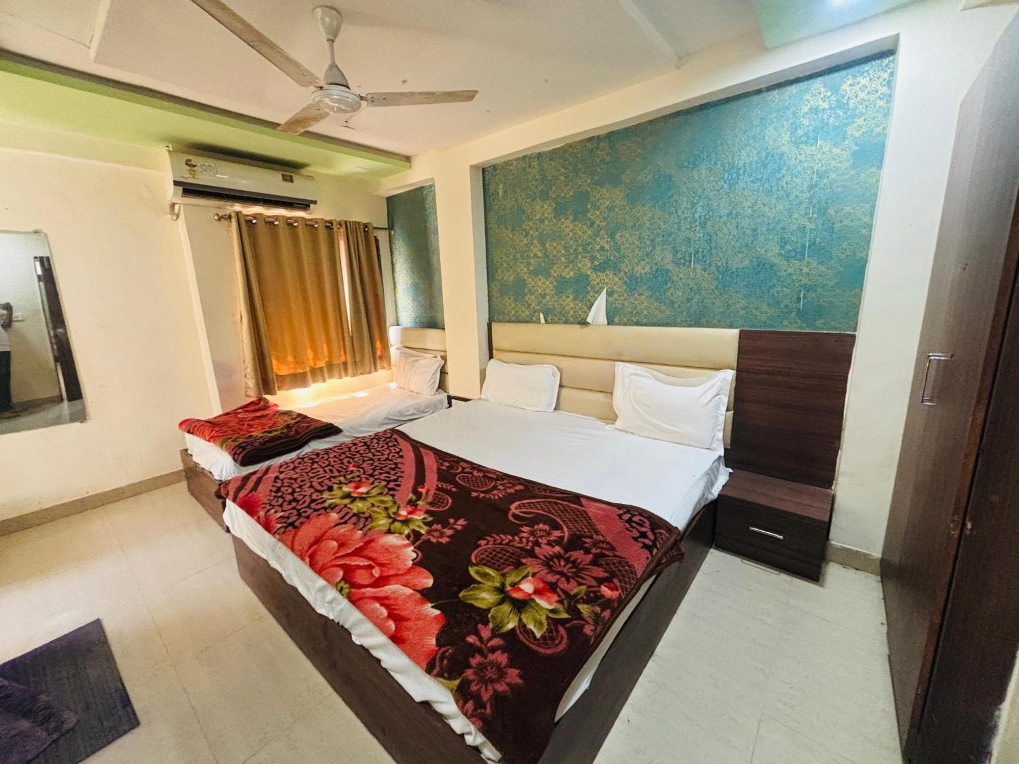 Hotel Greenwood Amhedabad Dış mekan fotoğraf