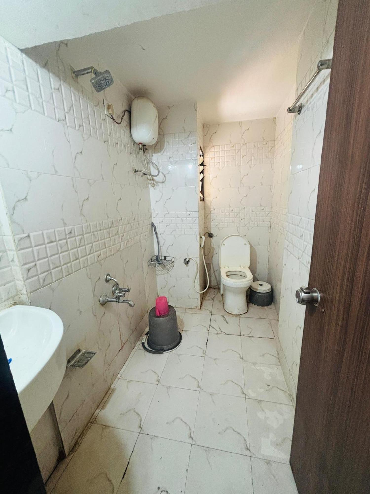 Hotel Greenwood Amhedabad Dış mekan fotoğraf